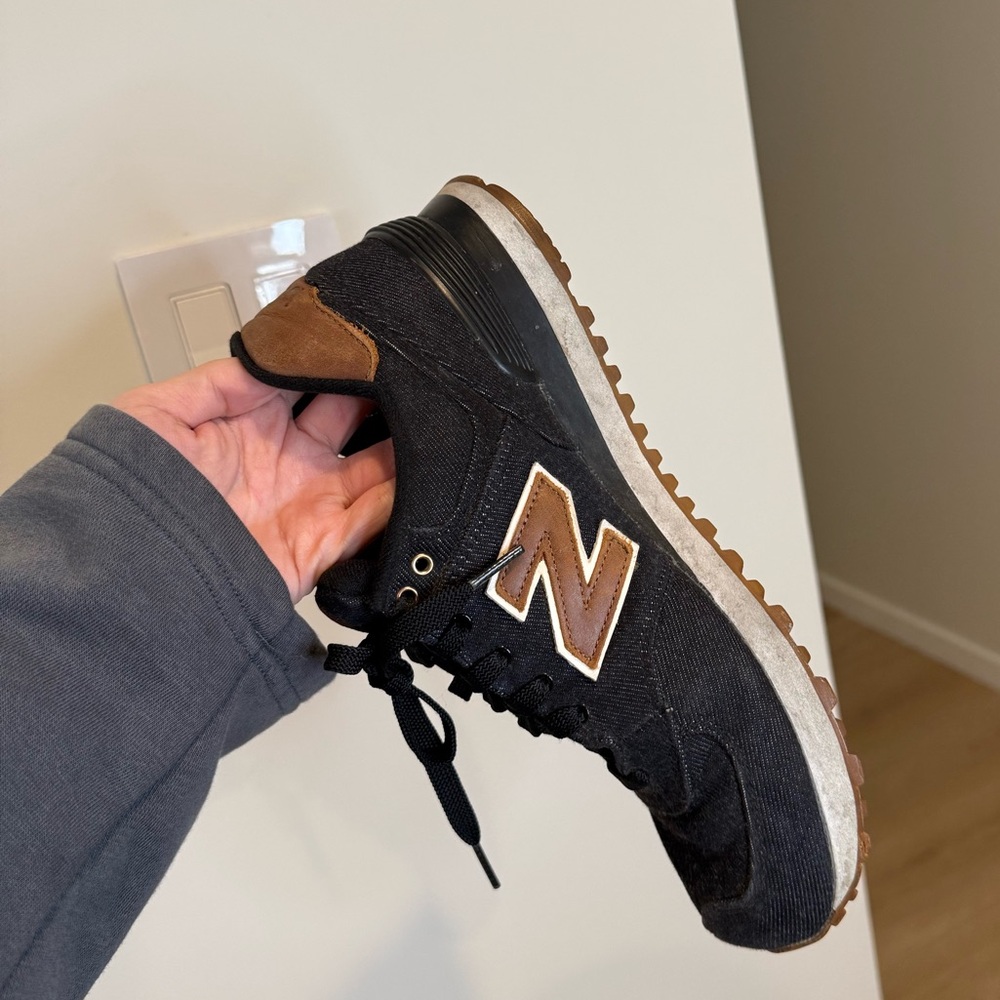 Men’s New Balance Black Sneakers w/ Gum Sole – Casual Everyday Trainers Size 8 - Picture 2 of 7